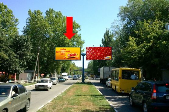 Фото рекламной плоскости по адресу Университетская ул. (бывш. 40-летия Октября ул.) / Мира ул., возле "Днепровского" рынка, разделитель, из центра, левый