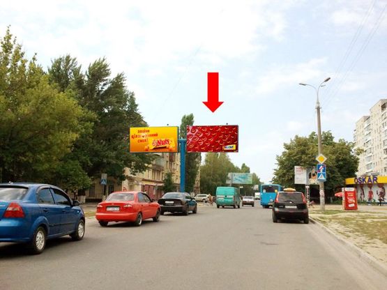 Фото рекламной плоскости по адресу Университетская ул. (бывш. 40-летия Октября ул.), 104, возле кинотеатра "Спутник", разделитель, в центр, правый