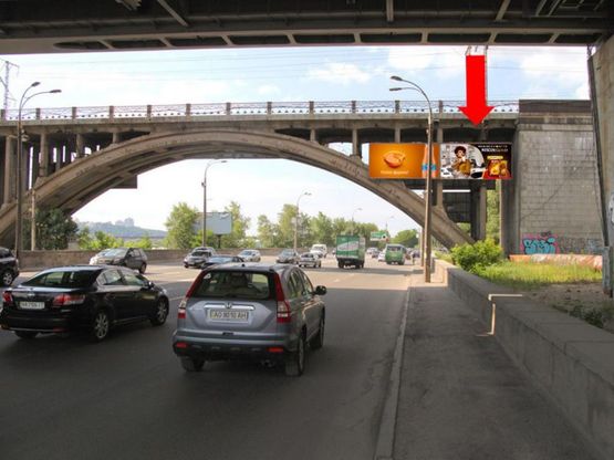 Фото рекламной плоскости по адресу Днепровская Набережная / мост Дарницкий, светофор, в сторону мост Патона, правая