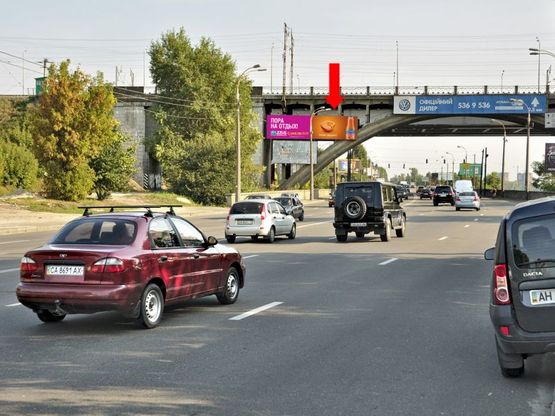 Фото рекламной плоскости по адресу Днепровская Набережная / мост Дарницкий, светофор, в сторону Бажана пр., правая