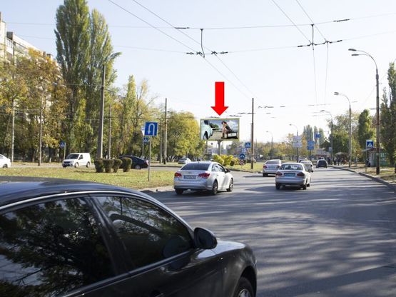 Фото рекламной плоскости по адресу Ивашкевича ул., 3, напротив, разделитель, в сторону Луговая ул.