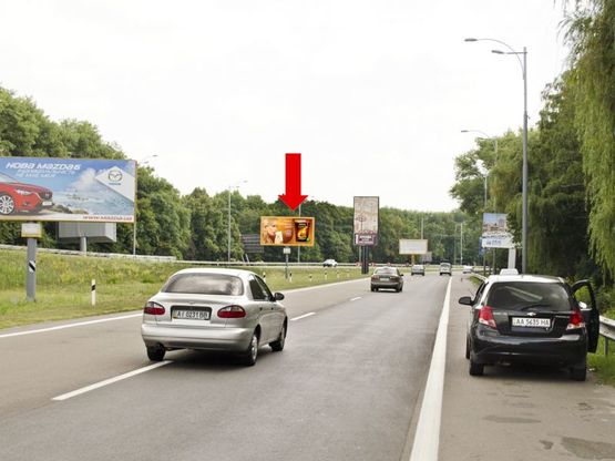 Фото рекламної площини за адресою Трасса Киев-Борисполь, разделитель, в сторону а/п Борисполь