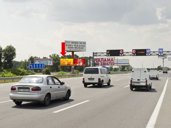 Фото рекламной плоскости по адресу Трасса Киев-Борисполь, разделитель, в сторону Киева, левая
