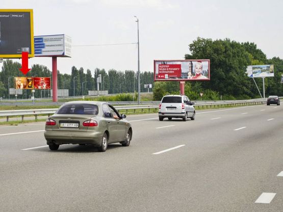 Фото рекламної площини за адресою Трасса Киев-Борисполь, разделитель, в сторону а/п Борисполь, левая