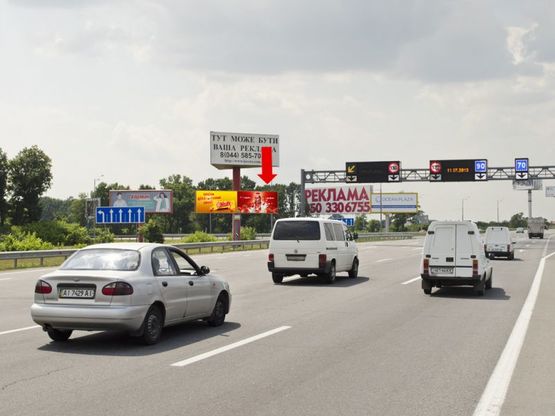 Фото рекламной плоскости по адресу Трасса Киев-Борисполь, разделитель, в сторону Киева, правая