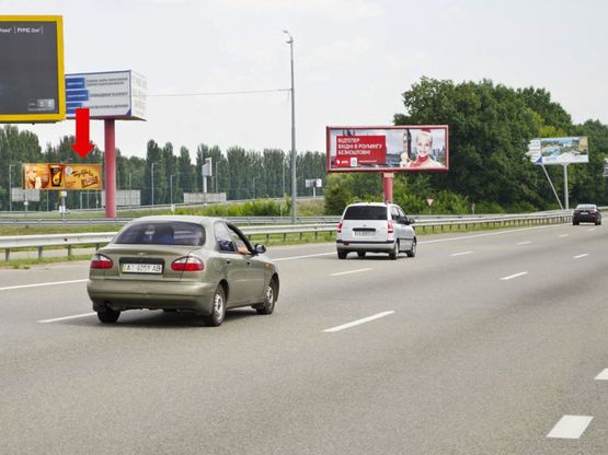 Фото рекламної площини за адресою Трасса Киев-Борисполь, разделитель, в сторону а/п Борисполь, правая