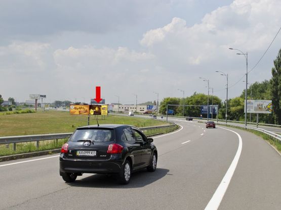 Фото рекламної площини за адресою Трасса Киев-Борисполь, на развязке дороги, от а/п Борисполь на Киев, правая