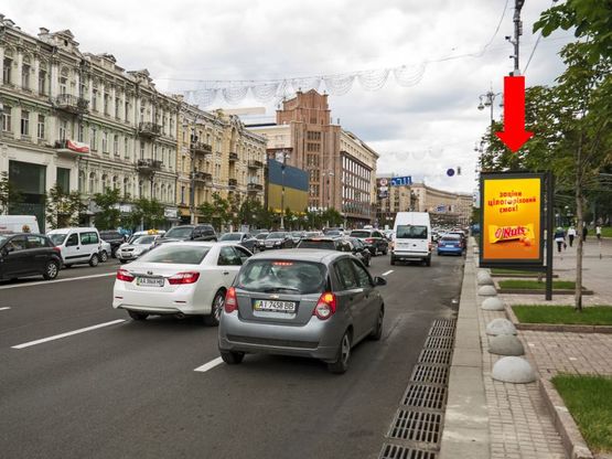Фото рекламной плоскости по адресу Крещатик ул., 29, возле магазина "Mark&Spencer", "Roshen"