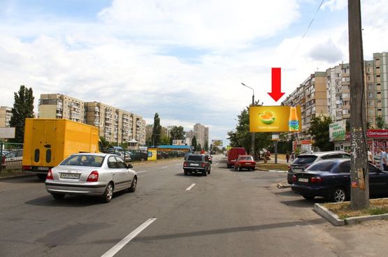 Фото рекламной плоскости по адресу Ревуцкого ул., 18, в сторону ст. м. "Харьковская"