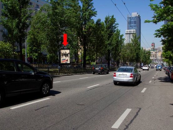 Фото рекламной плоскости по адресу Украинки бул., 3, на светофоре, в сторону ул. Крещатик