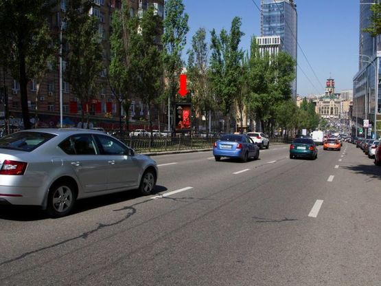 Фото рекламной плоскости по адресу Украинки бул., 3, в сторону ул. Крещатик