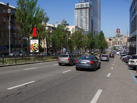 Фото рекламної площини за адресою Украинки бул.,  1, БЦ "Парус", в сторону ул. Крещатик