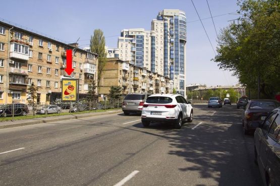 Фото рекламной плоскости по адресу Алмазова ул. (бывш. Кутузова ул.), 1, на разделителе, в сторону пл. Славы