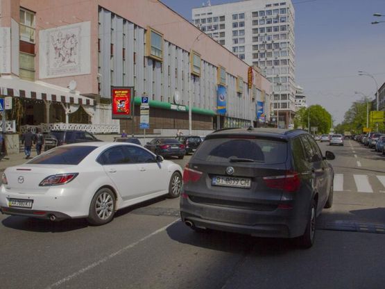 Фото рекламной плоскости по адресу Омельяновича - Павленко ул. (бывш. Суворова), возле супермаркета "Сильпо", в сторону пл. Славы