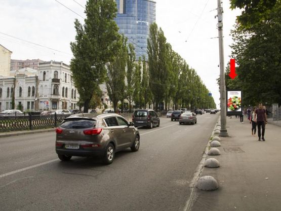Фото рекламной плоскости по адресу Шевченко бул., 36, возле Ботанического сада, в сторону Крещатик ул.