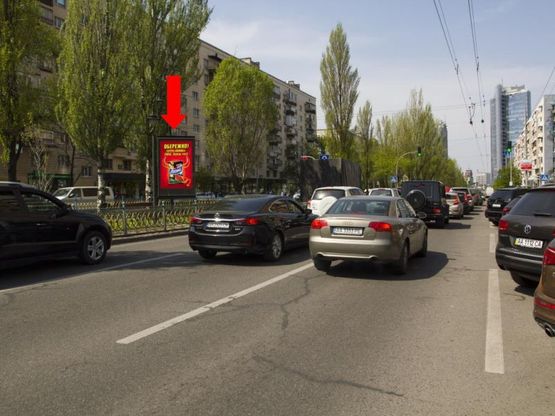 Фото рекламної площини за адресою Украинки бул., 7а, на светофоре, в сторону ул. Крещатик