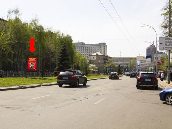 Фото рекламної площини за адресою Алмазова ул. (бывш. Кутузова ул.), 4а, в сторону м. Печерская, на разделителе