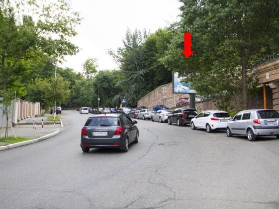 Фото рекламної площини за адресою Кудрявский спуск, 4 А, напротив, в сторону центра