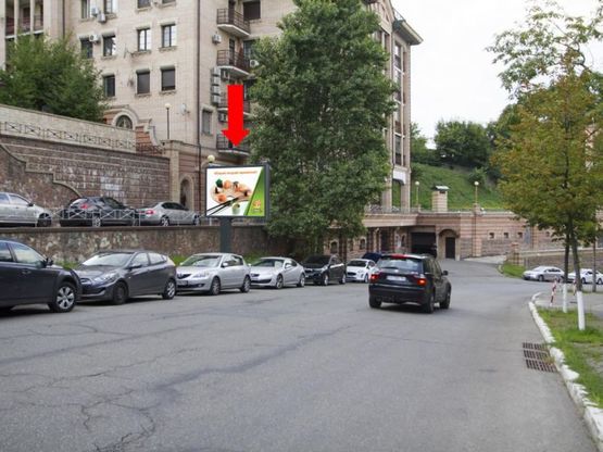 Фото рекламної площини за адресою Кудрявский спуск, 4 А, напротив, в сторону ул. Глубочицкой