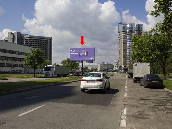 Фото рекламної площини за адресою Нестайко ул. (ул. Мильчакова) 5, разделитель, в сторону МВЦ, ст. м. "Левобережная"