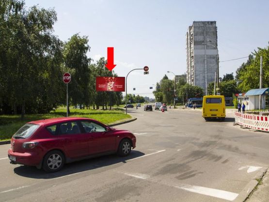 Фото рекламной плоскости по адресу Семьи Сосниних ул. - бул. Кольцова, возле супермаркета "Ашан", на светофоре