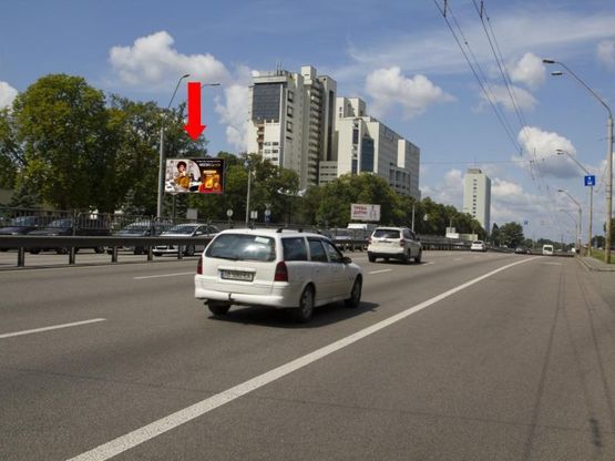 Фото рекламної площини за адресою Победы пр., 76, напротив, в сторону ст.м. "Берестейская", из центра