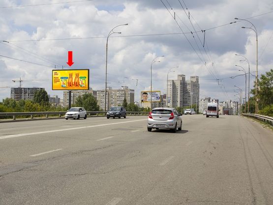 Фото рекламной плоскости по адресу Полярная ул., 12, на мосту, в сторону супермаркета "Leroy Merlin", пл. Шевченко