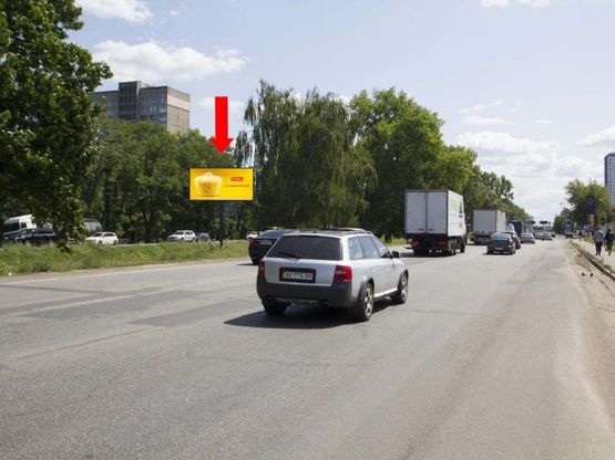 Фото рекламної площини за адресою Кольцевая дорога, напротив супермаркета "Эпицентр", разделитель, в сторону Одесской пл.