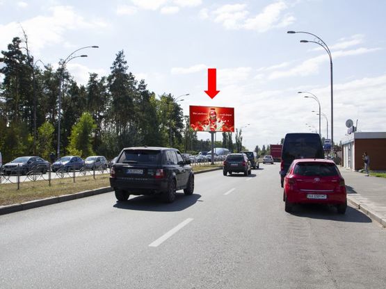 Фото рекламної площини за адресою Старобориспольская ул., 200 м. до Харьковской пл., разделитель, в сторону ст.м. "Бориспольская", пр. Бажана