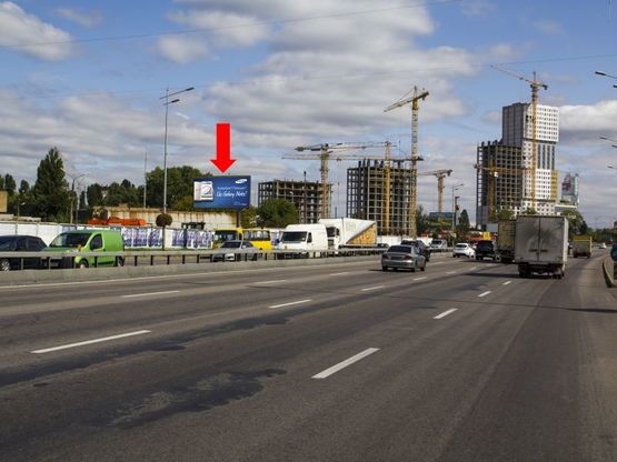 Фото рекламной плоскости по адресу Бажана пр. - ул. Черниговская, ст.м. "Вырлица", напротив АЗС "Glusco", в сторону Харьковской пл., аэропорта Борисполь