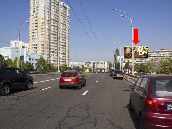 Фото рекламной плоскости по адресу Малиновского ул., 9, возле супермаркета "Сильпо", в сторону ул. Тимошенко