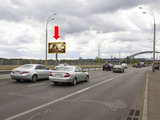 Фото рекламної площини за адресою Набережно-Рыбальская ул., 850м до мост Подольско-Воскресенский, напротив клуба "5-й элемент", в сторону Набережно-Крещатикская ул.