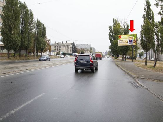 Фото рекламної площини за адресою Бориспольская ул. 8,  напротив супермаркета "Велмарт", из центра