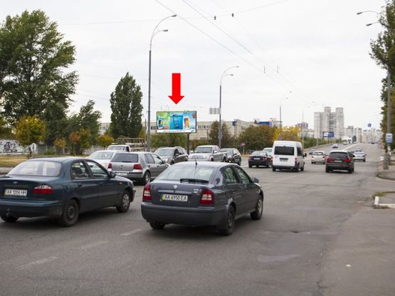 Фото рекламної площини за адресою Полярная ул. 16 - напротив заезда в супермаркеты "Эпицентр", "Сильпо", в сторону пл. Шевченко