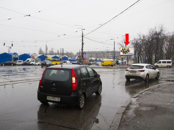 Фото рекламної площини за адресою Привокзальная ул. - Ялтинская ул. - ул. Бориспольская, возле Дарницкого рынка, в сторону ул. Бориспольской