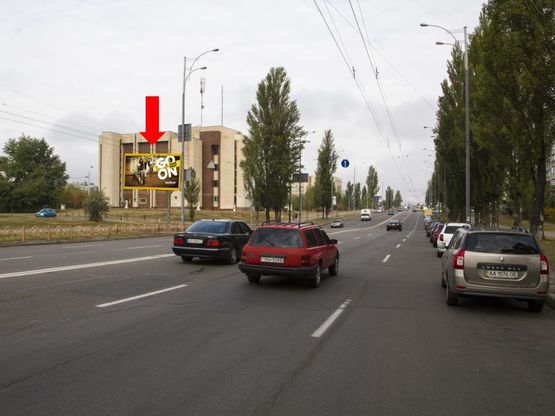 Фото рекламної площини за адресою Драйзера ул. - Маяковского пр., кинотеатр "Флоренция", в сторону Бальзака ул.