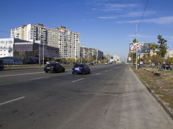 Фото рекламной плоскости по адресу Ревуцкого ул. 35, в сторону ул. Тростянецкой