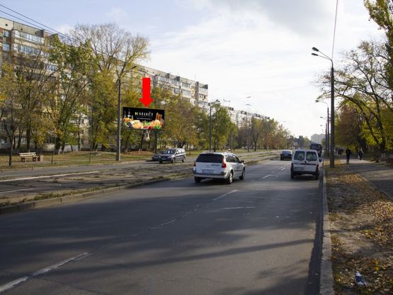 Фото рекламної площини за адресою Курнатовского ул., 4, в сторону рынка "Юность", ул. Братиславская