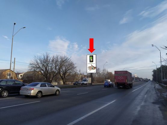 Фото рекламної площини за адресою Броварской пр., 65 - ул. Радистов, разделитель, из центра