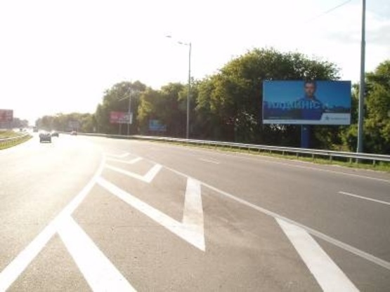 Фото рекламной плоскости по адресу Бориспольская трасса,7(4х8,бек-лайт) ( из  Аэропорта, справа)