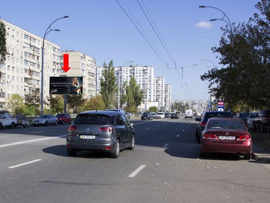 Фото рекламної площини за адресою Малиновского ул., 13, возле ст. м. "Оболонь", в сторону Оболонского пр.