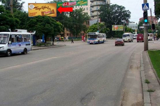Фото рекламной плоскости по адресу Соборная ул. (бывш. 50-летия Октября ул.) / Глинки ул., ТЦ "Плазма", супермарктеы "Фуршет", "Эльдорадо", "Ева", из центра