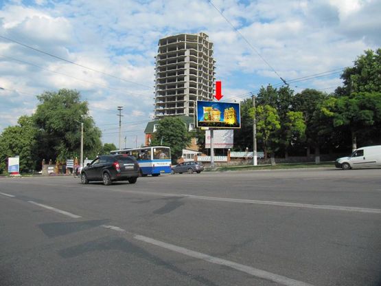Фото рекламной плоскости по адресу Соборная ул. (бывш. 50-летия Октября ул.) / Ушакова ул., супермаркет "Копилка", кинотеатр "Портал", гостиница "Турист"