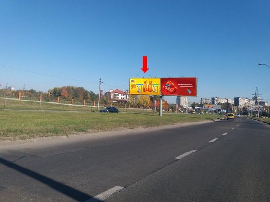 Фото рекламной плоскости по адресу Хуторовка ул., разделитель, возле рынка "Шувар", левый, из центра