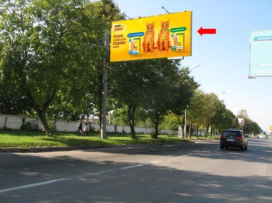 Фото рекламной плоскости по адресу Луганская ул., 6, навпротив магазина "Рукавички"