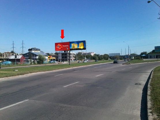 Фото рекламной плоскости по адресу Хуторовка ул., со стороны Стрыйская ул., возле рынка "Шувар", разделитель, левый