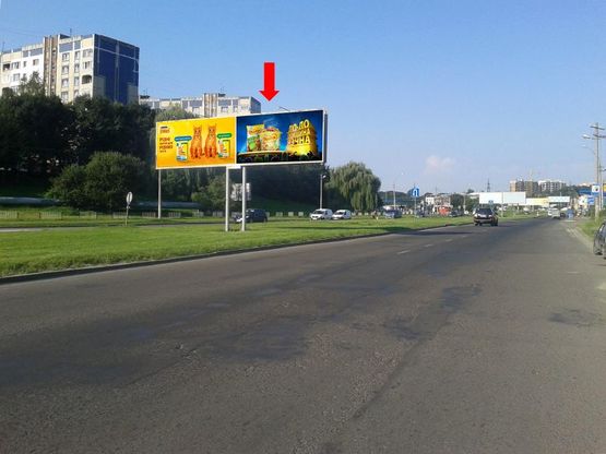 Фото рекламной плоскости по адресу Хуторовка ул., возле рынка "Шувар", разделитель, в сторону Научная ул., правая