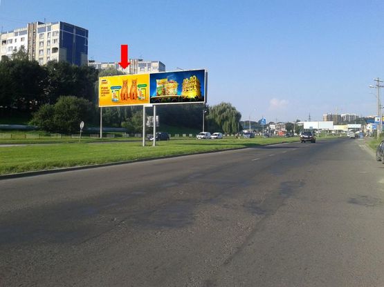 Фото рекламной плоскости по адресу Хуторовка ул., возле рынка "Шувар", разделитель, в сторону Научная ул., левый
