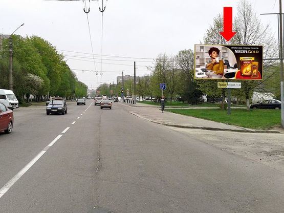 Фото рекламной плоскости по адресу Патона ул., 4, на островке безопасности, АЗС "Окко"