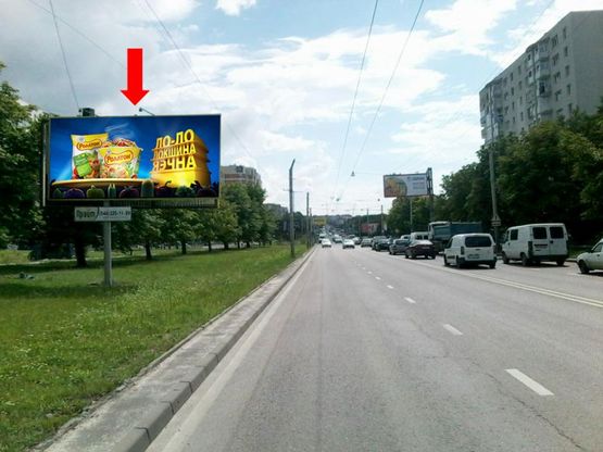 Фото рекламной плоскости по адресу Кульпарковская ул., 99, из центра